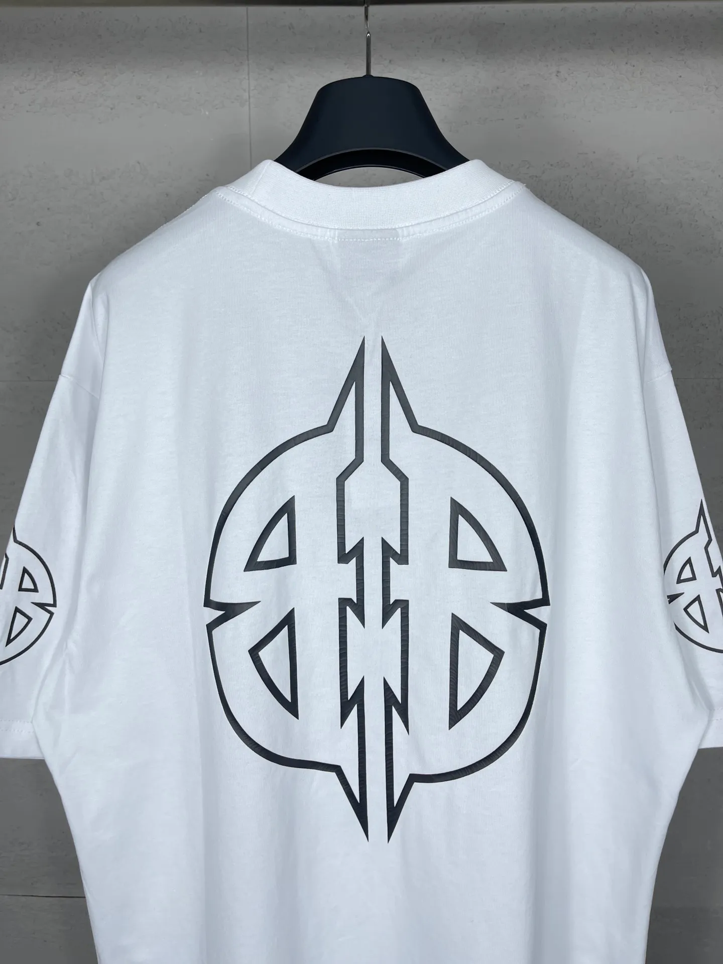 【 . Quality】BALENCI*GA/ .2024New Arrival.Classic LOGO T . . Authentic ， ！ ZP . 260 ， . ， ，。 。Classic ， ， ， 。 . ， ， ， OS . Same Style ：BL 223209 ：Dark Blue ,White Size：XS L